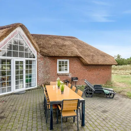 Holiday home Edlef - 800m From The Sea By Interhome